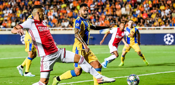 Vòng play-off Champions League: Ajax hòa khó nhọc, Olympiakos đặt 1 chân vào vòng bảng