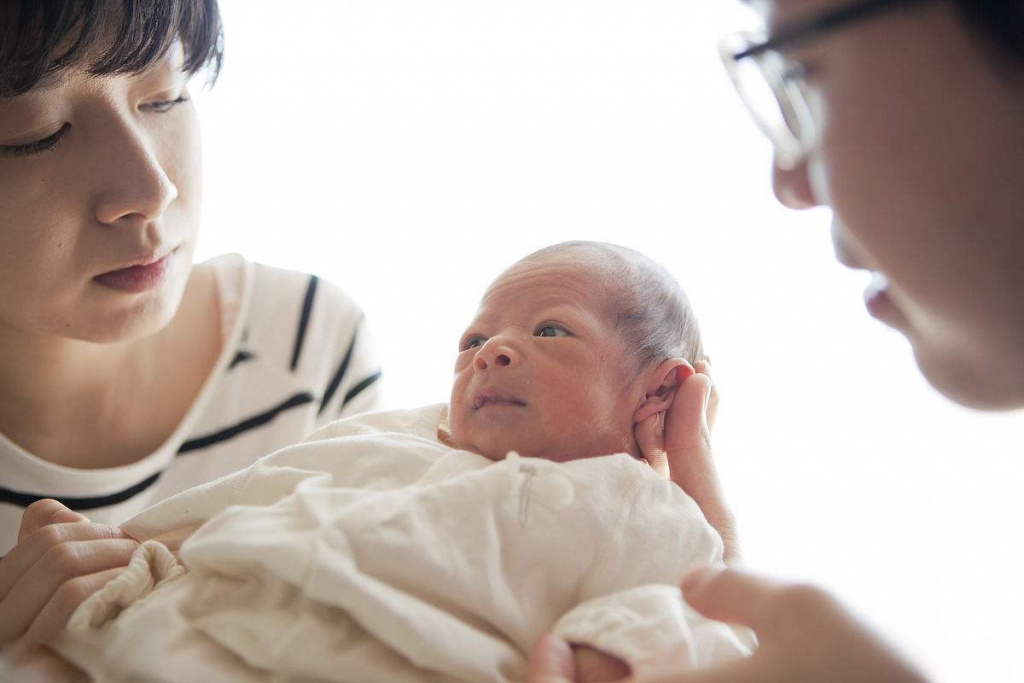 Nằm mơ thấy người khác sinh con mang đến điềm báo gì?