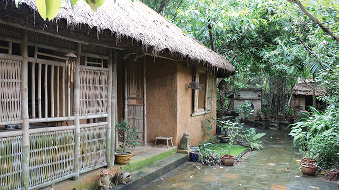 Mơ thấy có người đang bán một chiếc nhà tranh cho mình cho thấy bạn đang bị một người lừa dối