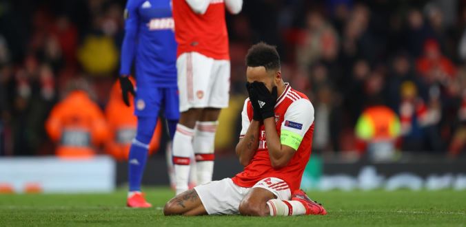 Arsenal bỗng nhiên xuống dốc một cách khó hiểu.